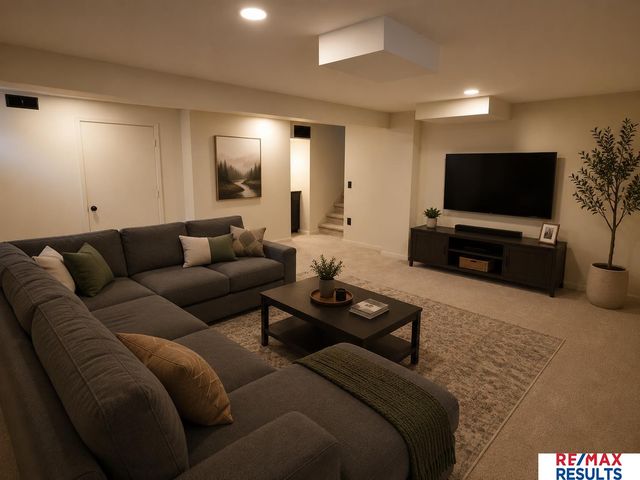 3018 N 155 Avenue, Omaha, NE 68116