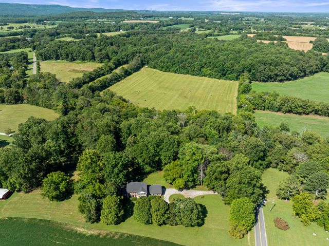 109 Carter Farris Ln, Winchester, TN 37398
