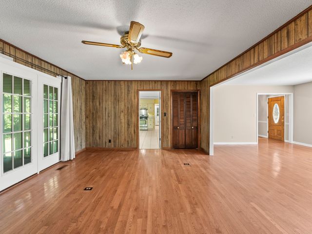 109 Carter Farris Ln, Winchester, TN 37398