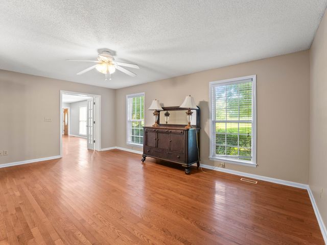 109 Carter Farris Ln, Winchester, TN 37398