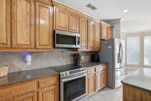 328 Tioga Street, Burleson, TX 76028
