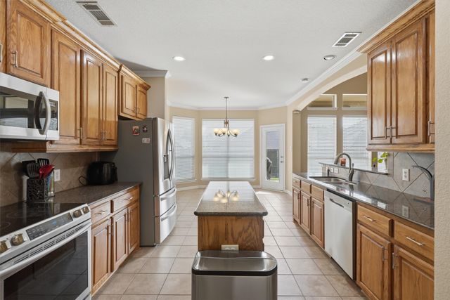 328 Tioga Street, Burleson, TX 76028