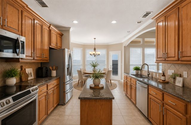 328 Tioga Street, Burleson, TX 76028