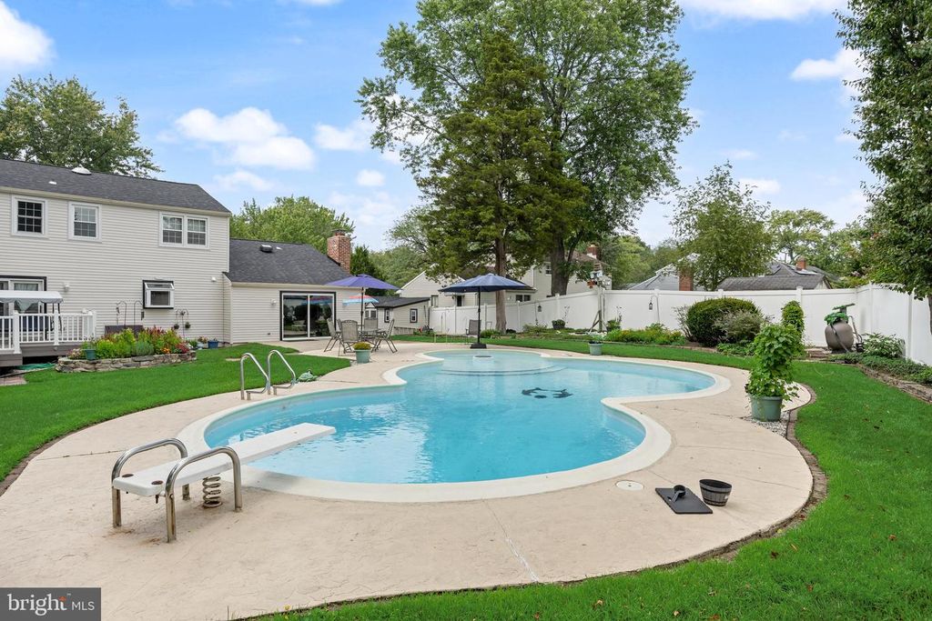 52 SUNSET DR, MOUNT HOLLY, NJ 08060 — photo 2