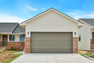 9281 N Fox Pointe, Bel Aire, KS 67226
