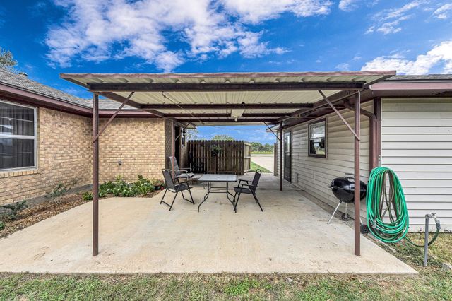 1181 Schmidt Road, Sealy, TX 77474