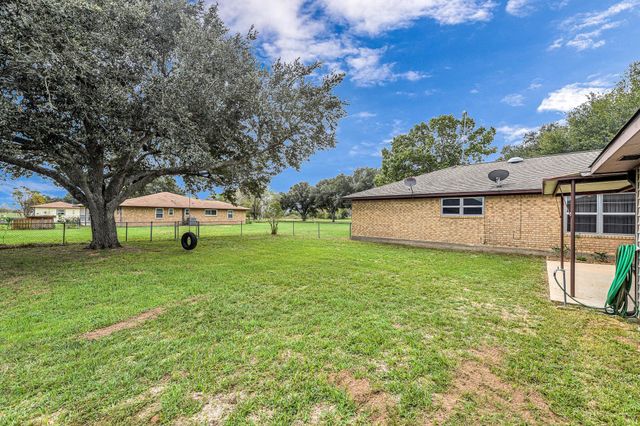 1181 Schmidt Road, Sealy, TX 77474