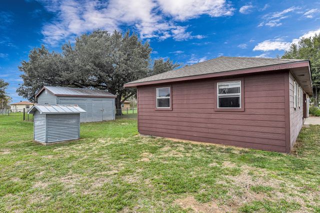 1181 Schmidt Road, Sealy, TX 77474