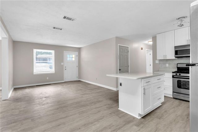 2070 Twelve Oaks Circle NW, Kennesaw, GA 30144