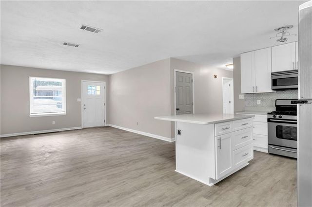 2070 Twelve Oaks Circle NW, Kennesaw, GA 30144