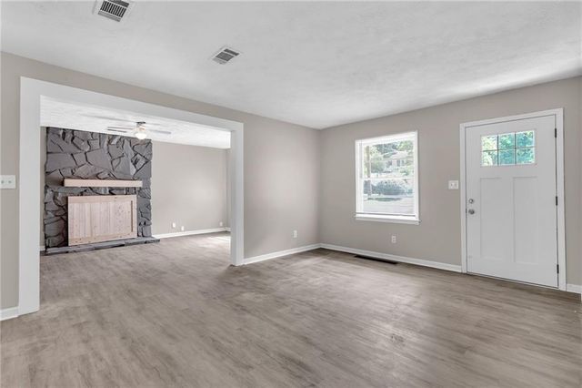 2070 Twelve Oaks Circle NW, Kennesaw, GA 30144