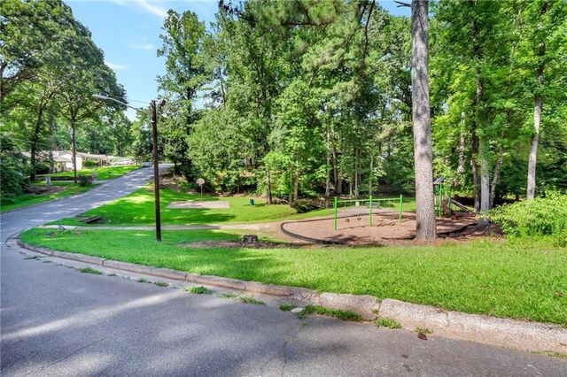2070 Twelve Oaks Circle NW, Kennesaw, GA 30144
