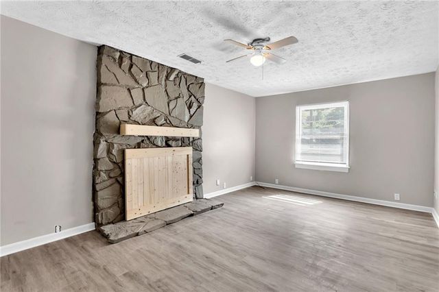 2070 Twelve Oaks Circle NW, Kennesaw, GA 30144