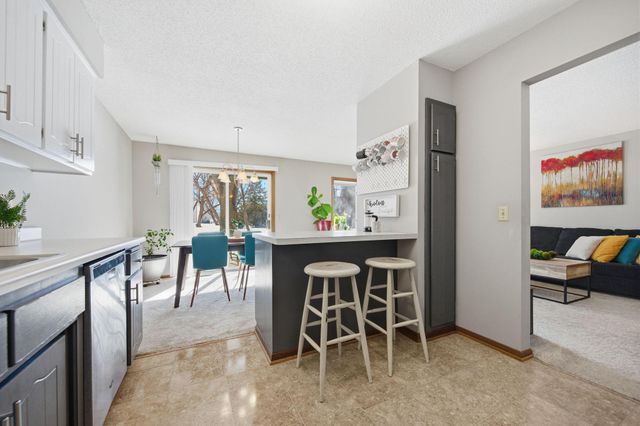 4340 Buckingham Court 1606, Vadnais Heights, MN 55127