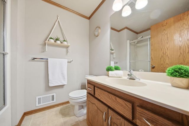 4340 Buckingham Court 1606, Vadnais Heights, MN 55127