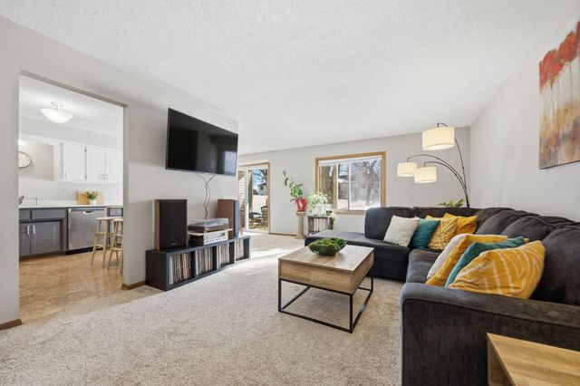 4340 Buckingham Court 1606, Vadnais Heights, MN 55127