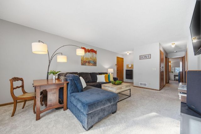 4340 Buckingham Court 1606, Vadnais Heights, MN 55127