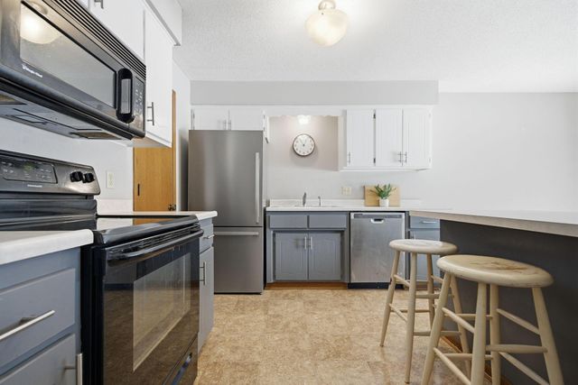 4340 Buckingham Court 1606, Vadnais Heights, MN 55127