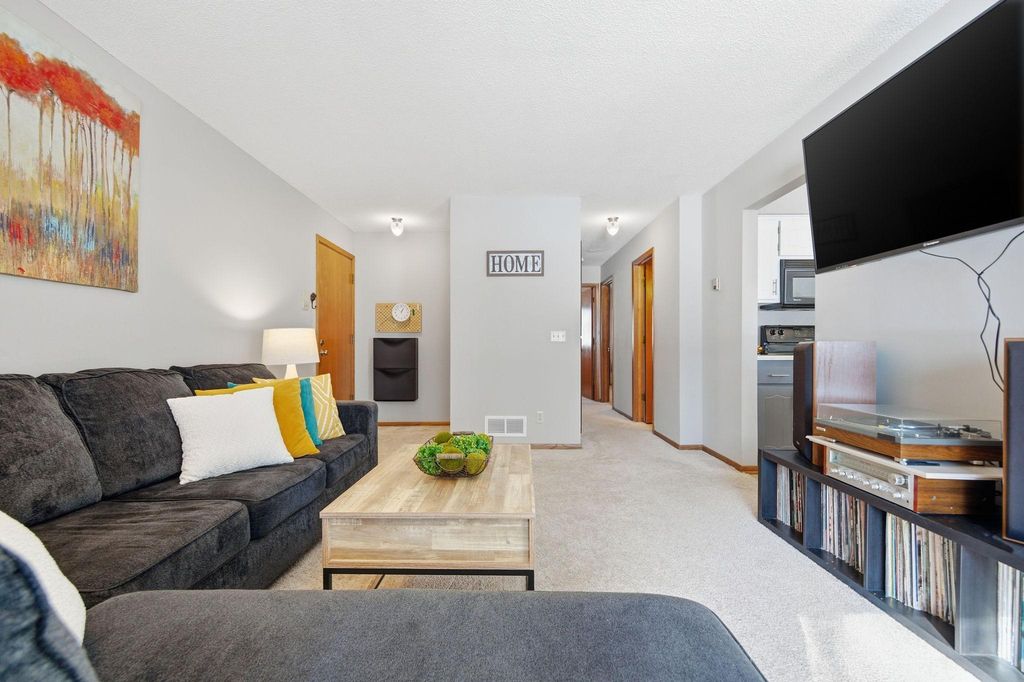 4340 Buckingham Court 1606, Vadnais Heights, MN 55127