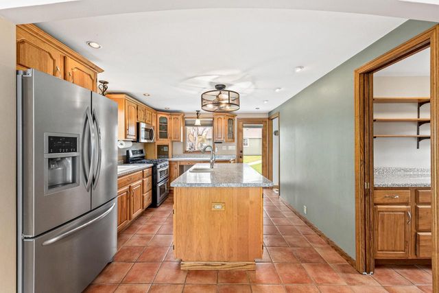 S70W18761 GOLD DRIVE, Muskego, WI 53150