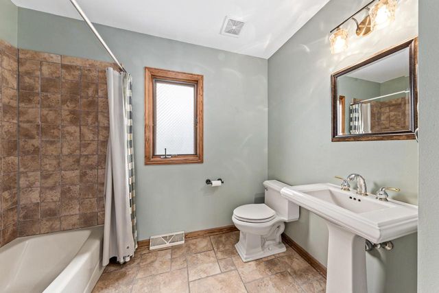 S70W18761 GOLD DRIVE, Muskego, WI 53150