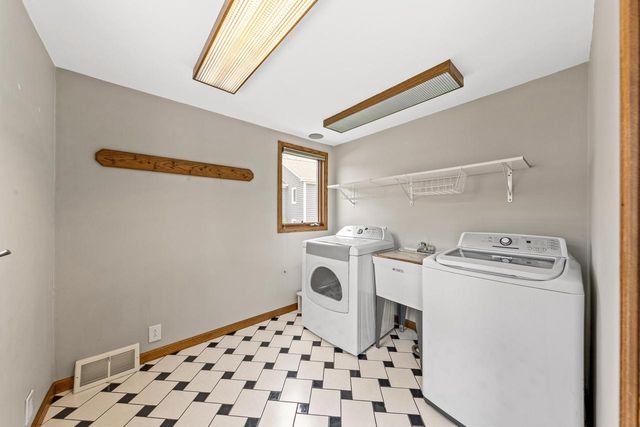 S70W18761 GOLD DRIVE, Muskego, WI 53150
