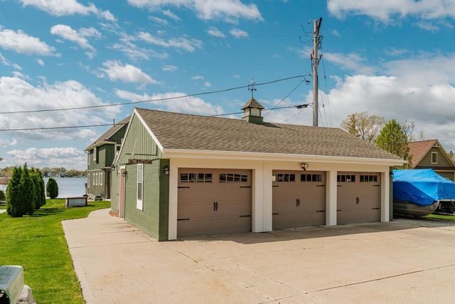 S70W18761 GOLD DRIVE, Muskego, WI 53150