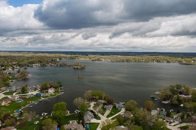 S70W18761 GOLD DRIVE, Muskego, WI 53150
