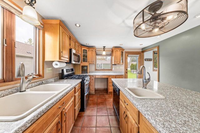 S70W18761 GOLD DRIVE, Muskego, WI 53150