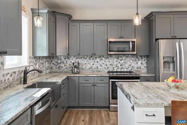 115 HULL HILLS LN, Staunton, VA 24401