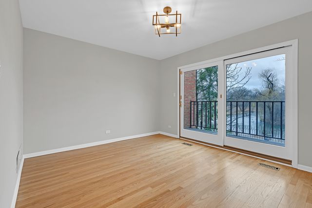 300 Boardwalk Place, Park Ridge, IL 60068