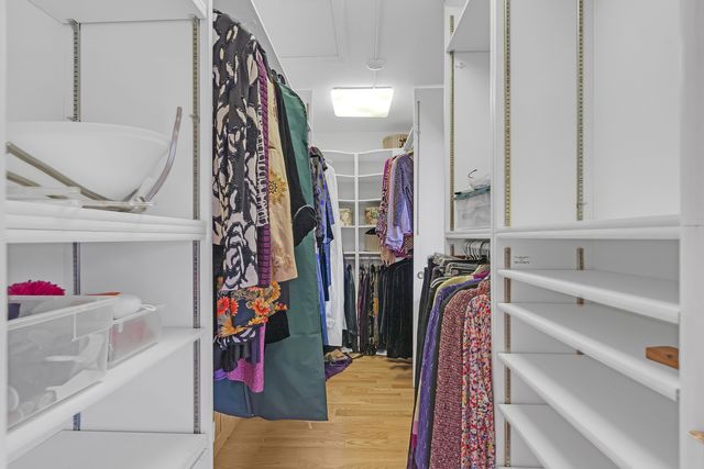 300 Boardwalk Place, Park Ridge, IL 60068