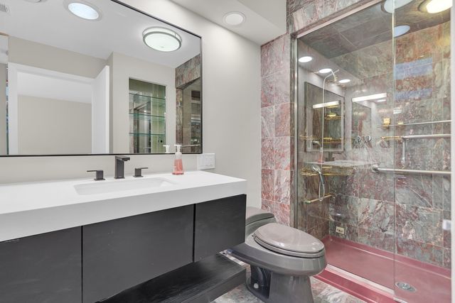 300 Boardwalk Place, Park Ridge, IL 60068