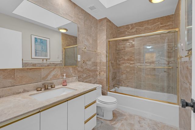 300 Boardwalk Place, Park Ridge, IL 60068