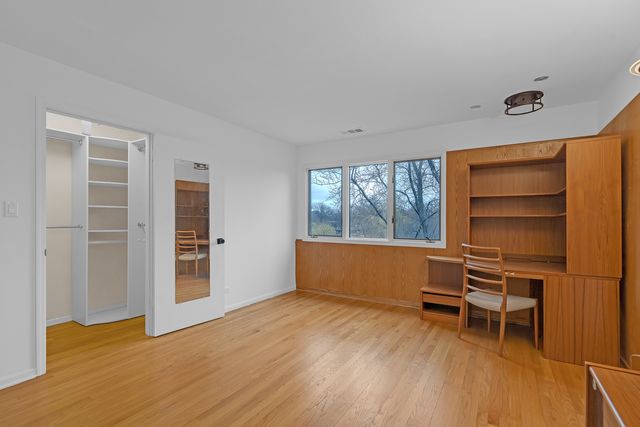 300 Boardwalk Place, Park Ridge, IL 60068