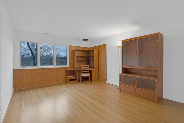 300 Boardwalk Place, Park Ridge, IL 60068