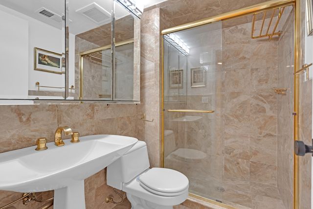 300 Boardwalk Place, Park Ridge, IL 60068