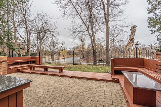 300 Boardwalk Place, Park Ridge, IL 60068