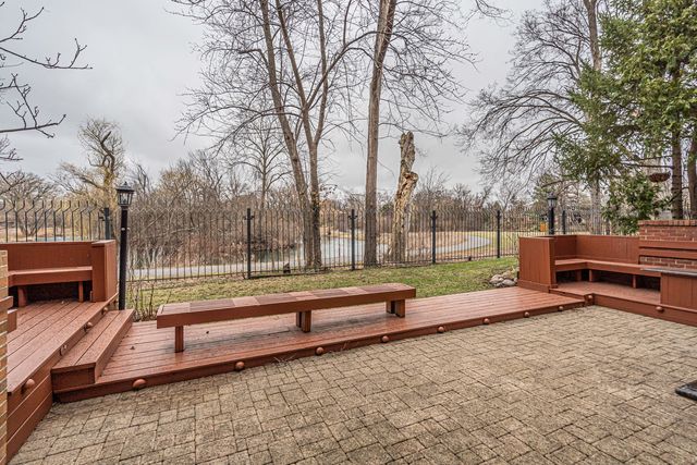 300 Boardwalk Place, Park Ridge, IL 60068