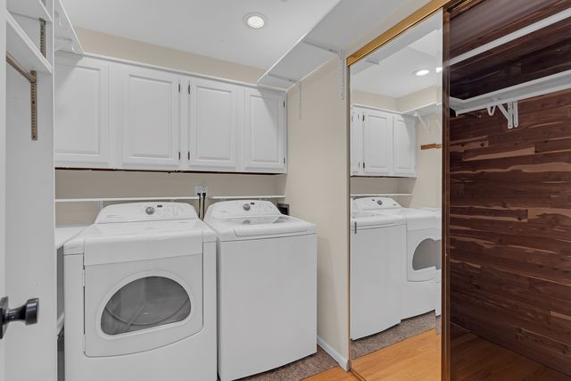 300 Boardwalk Place, Park Ridge, IL 60068