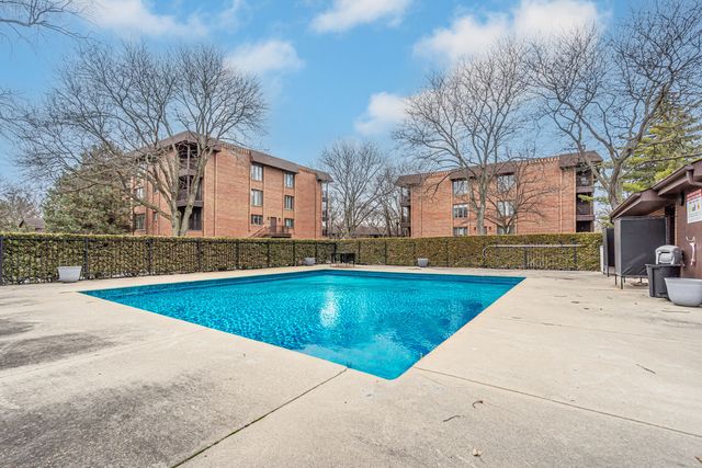 300 Boardwalk Place, Park Ridge, IL 60068