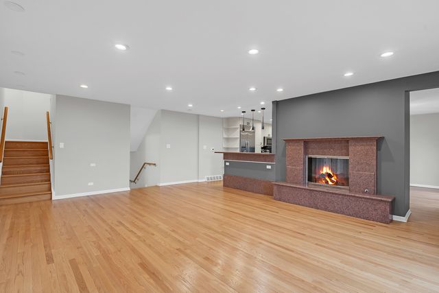 300 Boardwalk Place, Park Ridge, IL 60068