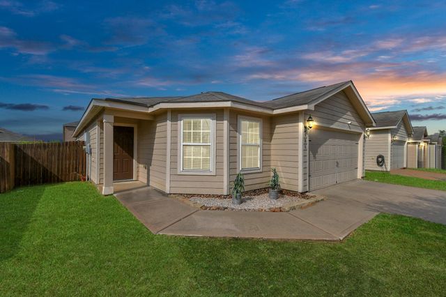 985 Lake View Circle W, Brookshire, TX 77423
