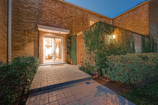 39 River Hollow Lane, Houston, TX 77027