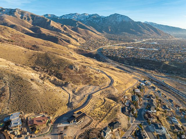 2427 S CANNON POINT DR, Salt Lake City, UT 84109