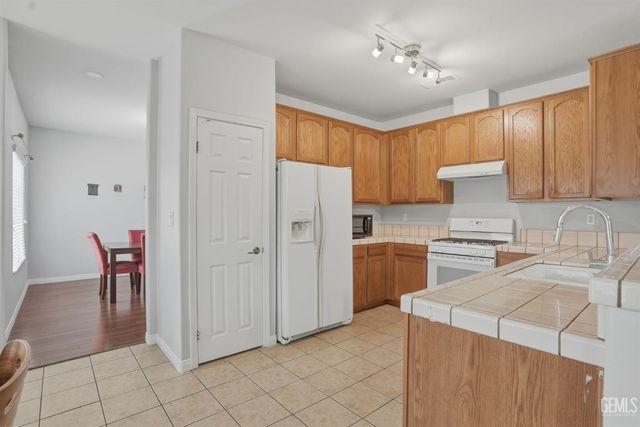 1101 Sayword Court, Bakersfield, CA 93312