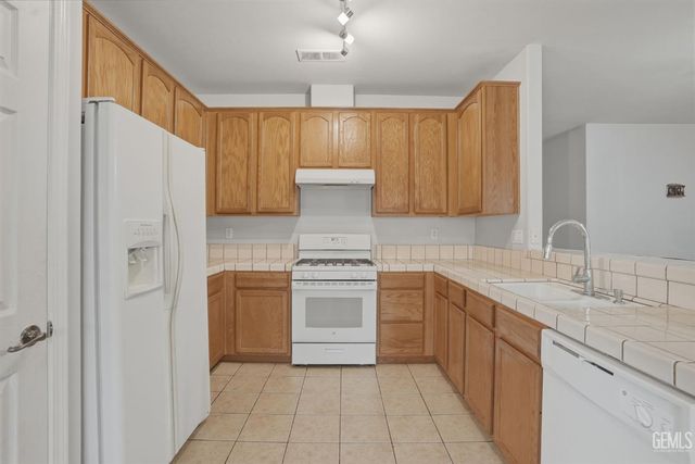 1101 Sayword Court, Bakersfield, CA 93312