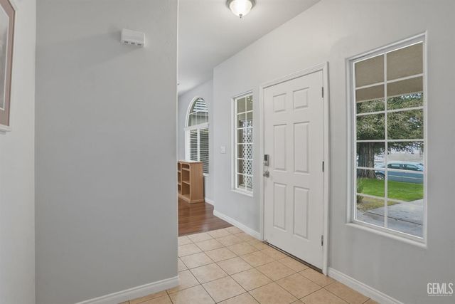 1101 Sayword Court, Bakersfield, CA 93312