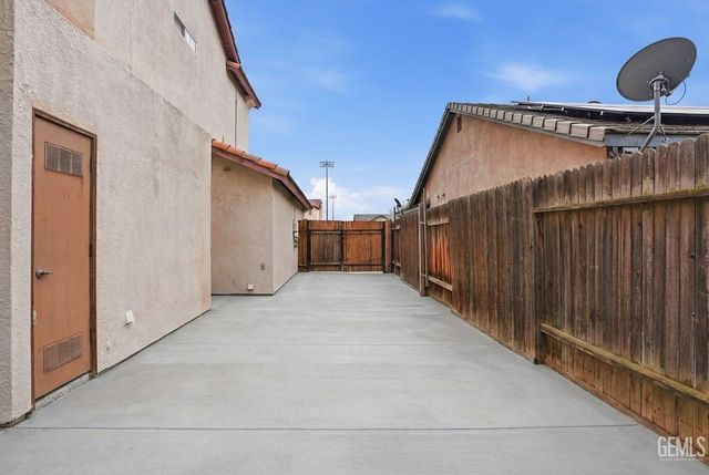 1101 Sayword Court, Bakersfield, CA 93312