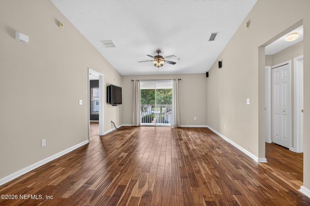 7060 DEER LODGE Circle 111, Jacksonville, FL 32256
